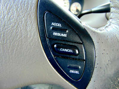 1999 Chrysler Town & Country, $4695. Photo 9