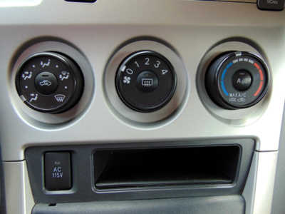 2009 Pontiac Vibe, $6495. Photo 8