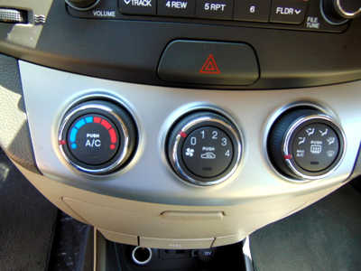 2010 Hyundai Elantra, $3795. Photo 8
