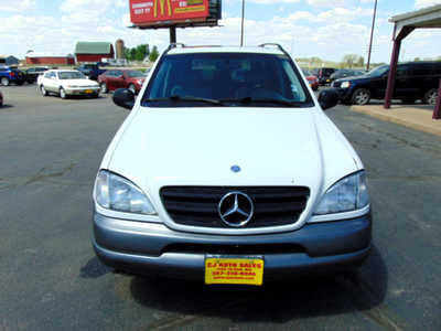 1999 Mercedes-Benz M-Class, $1995. Photo 2