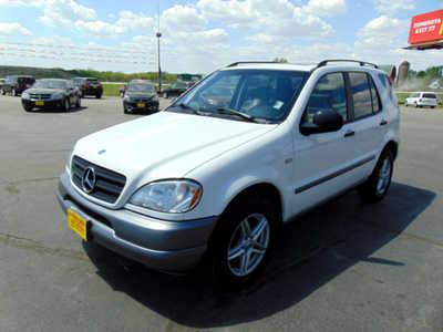 1999 Mercedes-Benz M-Class, $1995. Photo 3