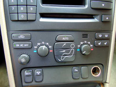 2005 Volvo XC90, $3495. Photo 8