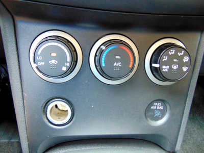 2015 Nissan Rogue, $5995. Photo 9