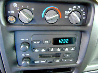 2002 Chevrolet Van,Passenger, $2495. Photo 7