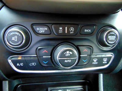 2015 Jeep Cherokee, $5995. Photo 11