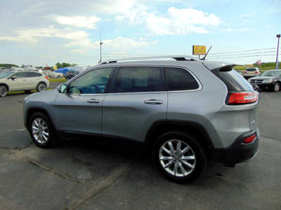 2015 Jeep Cherokee, $5995. Photo 4