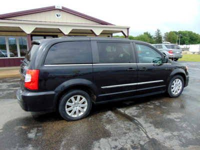 2015 Chrysler Town & Country, $5495. Photo 2