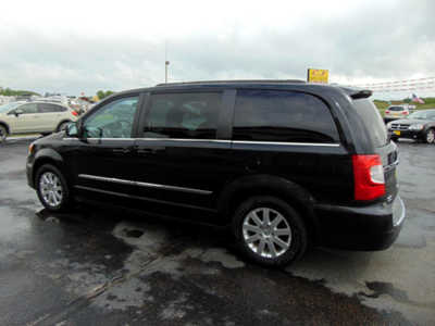 2015 Chrysler Town & Country, $5495. Photo 4