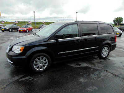 2015 Chrysler Town & Country, $5495. Photo 5