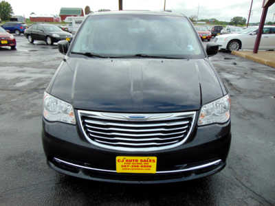 2015 Chrysler Town & Country, $5495. Photo 6
