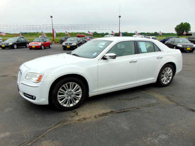 2012 Chrysler 300, $2295. Photo 5