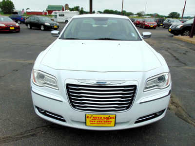 2012 Chrysler 300, $2295. Photo 6