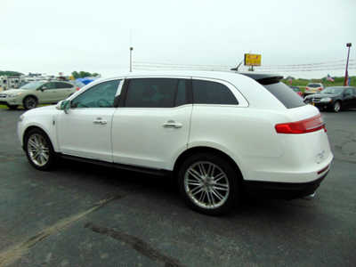 2013 Lincoln MKT, $3495. Photo 4