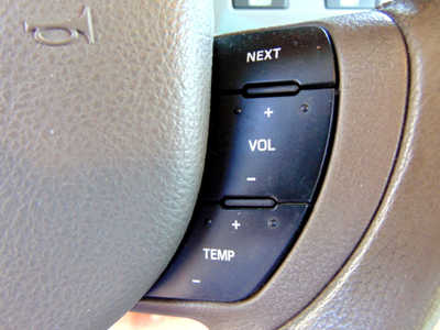 2005 Lincoln Town Car, $2495. Photo 10