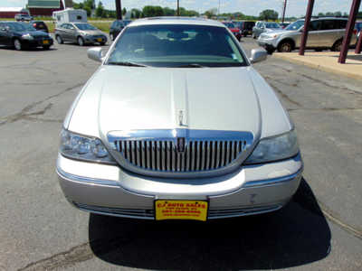 2005 Lincoln Town Car, $2495. Photo 6