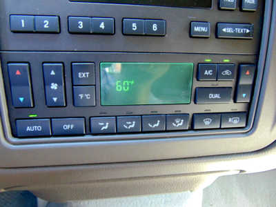 2005 Lincoln Town Car, $2495. Photo 8
