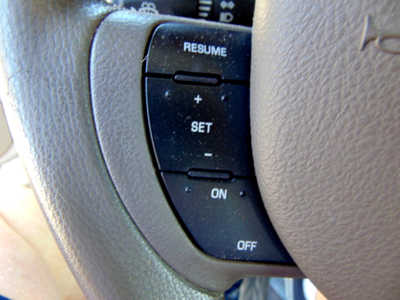2005 Lincoln Town Car, $2495. Photo 9
