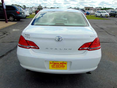 2005 Toyota Avalon, $2595. Photo 3