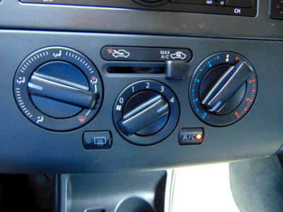 2010 Nissan Versa, $4495. Photo 8
