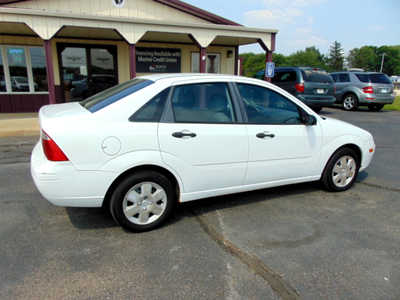 2007 Ford Focus, $5495. Photo 2