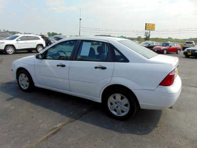 2007 Ford Focus, $5495. Photo 4
