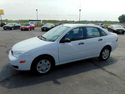 2007 Ford Focus, $5495. Photo 5