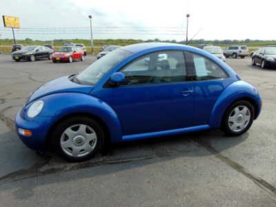1998 Volkswagen Beetle, $5995. Photo 5