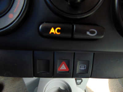1998 Volkswagen Beetle, $5995. Photo 8