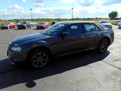 2016 Chrysler 300, $14995. Photo 5