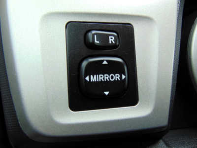 2009 Pontiac Vibe, $3995. Photo 11
