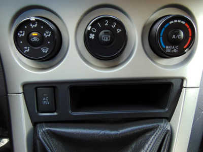 2009 Pontiac Vibe, $3995. Photo 8