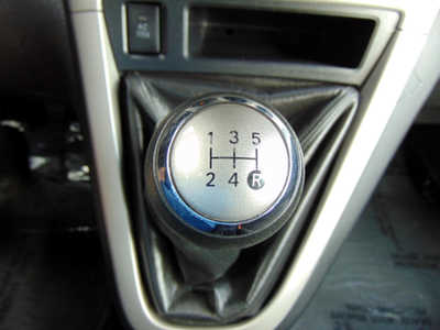 2009 Pontiac Vibe, $3995. Photo 9