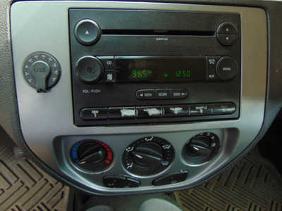 2006 Ford Focus, $1200. Photo 7