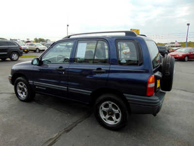 2000 Chevrolet Tracker, $6995. Photo 4