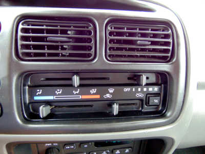 2000 Chevrolet Tracker, $6995. Photo 7
