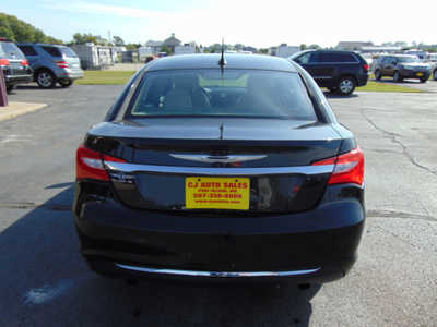 2011 Chrysler 200, $4495. Photo 3