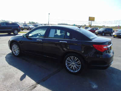 2011 Chrysler 200, $4495. Photo 4