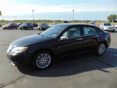 2011 Chrysler 200, $4495. Photo 5
