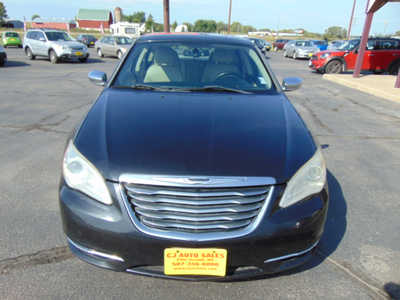 2011 Chrysler 200, $4495. Photo 6