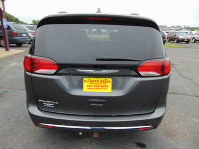 2017 Chrysler Pacifica, $8995. Photo 3