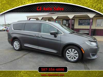 2017 Chrysler Pacifica, $8995. Photo 1