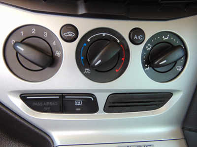 2013 Ford Focus, $6995. Photo 9