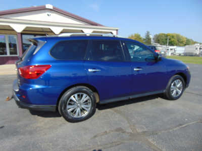 2017 Nissan Pathfinder, $5495. Photo 2