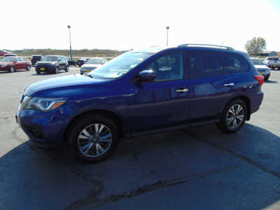 2017 Nissan Pathfinder, $5495. Photo 5