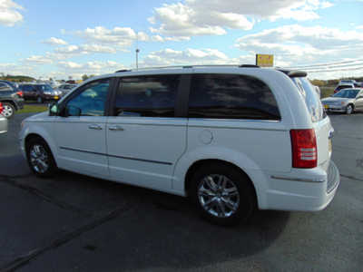2008 Chrysler Town & Country, $3995. Photo 4