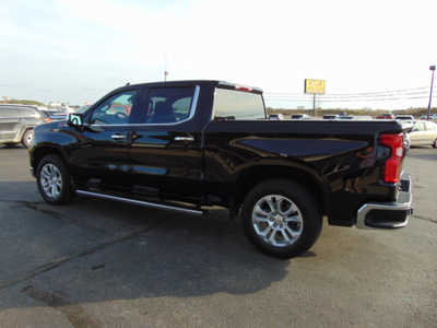 2023 Chevrolet 1500 Crew Cab, $52995. Photo 5