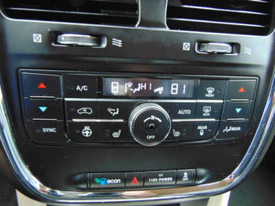 2014 Chrysler Town & Country, $6495. Photo 10