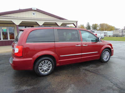 2014 Chrysler Town & Country, $6495. Photo 2