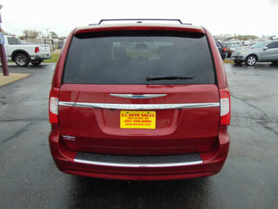 2014 Chrysler Town & Country, $6495. Photo 3
