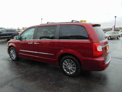 2014 Chrysler Town & Country, $6495. Photo 4